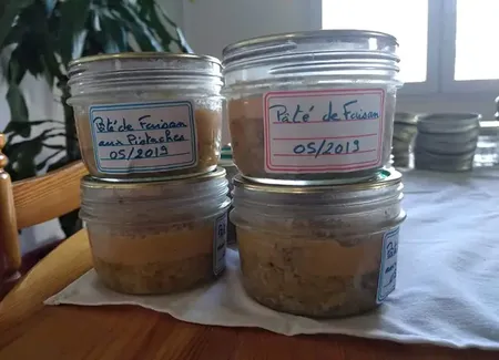 Pâté de faisan aux pistaches en bocal