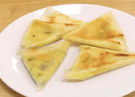 Samossas d’orties, chèvre et noisettes