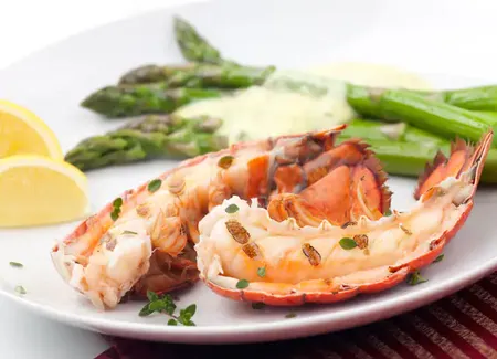 Homard grillé sauce crémeuse à l'estragon