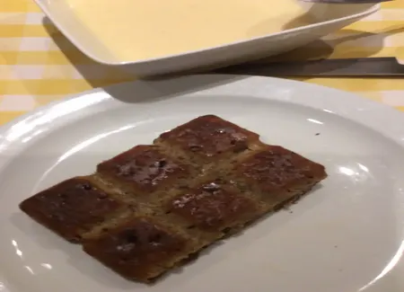 Gâteau de pain aux raisins secs