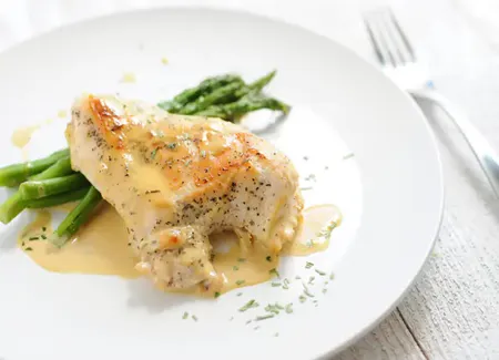 Blancs de poulets à la sauce moutarde et à l'estragon