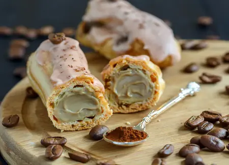 Eclairs au café