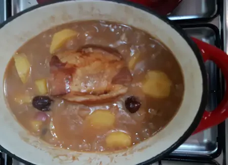 Roti de porc, petits pois, carottes, pommes de terre (frich'ti)