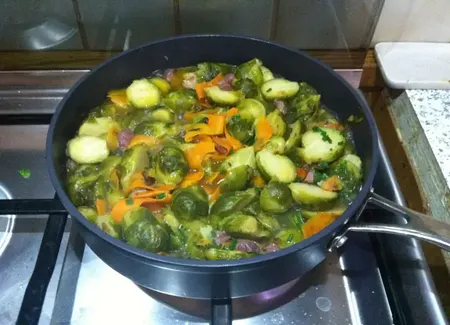 Choux de bruxelles et carottes poêlés