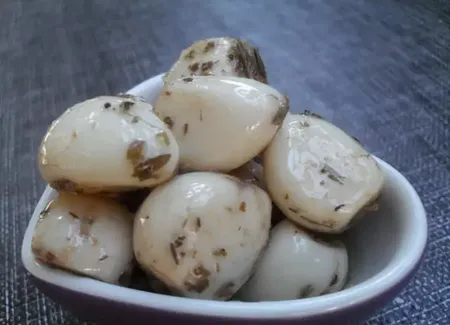 Ail mariné au vinaigre